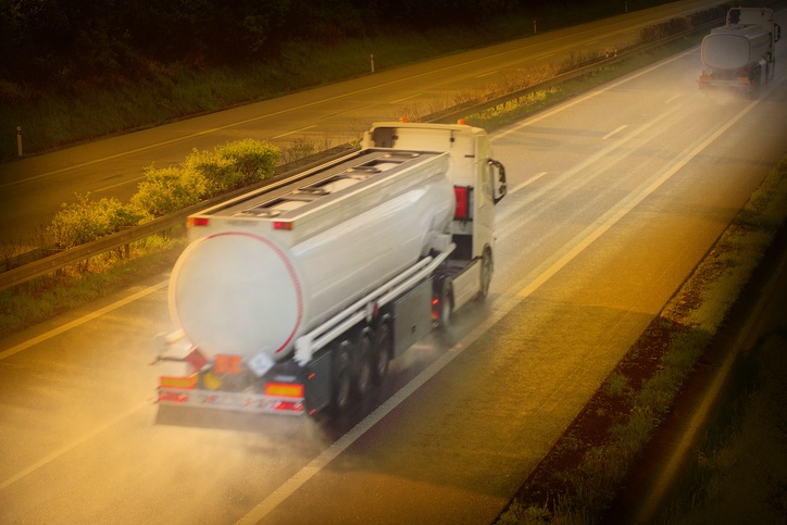 Are You Prepared For These 4 Common Tank Truck Safety Risks?